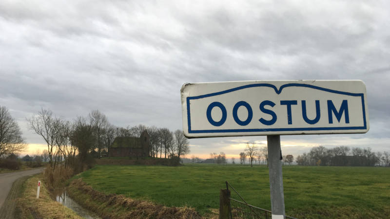 Hoe de enige brievenbus verdween uit Oostum - NOS