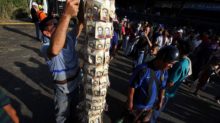 Rellen en plunderingen in Venezuela door geldcrisis