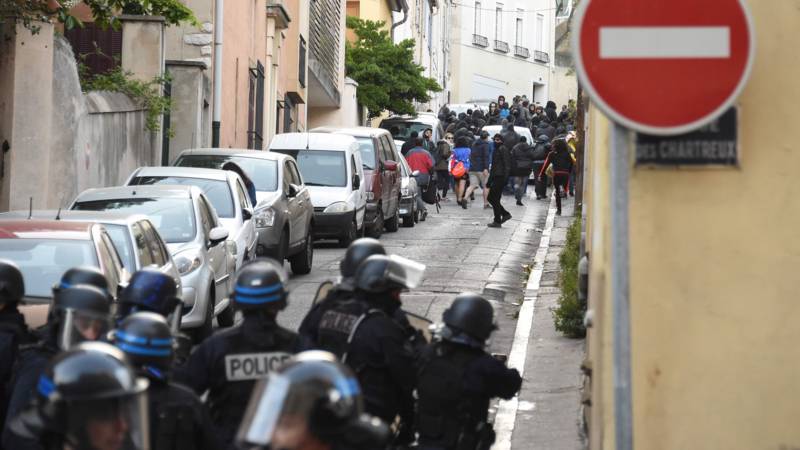 50.000 extra beveiligers bij Franse verkiezingen - NOS
