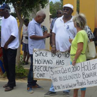 Boze burgers op Bonaire betogen tegen Nederlandse inmenging