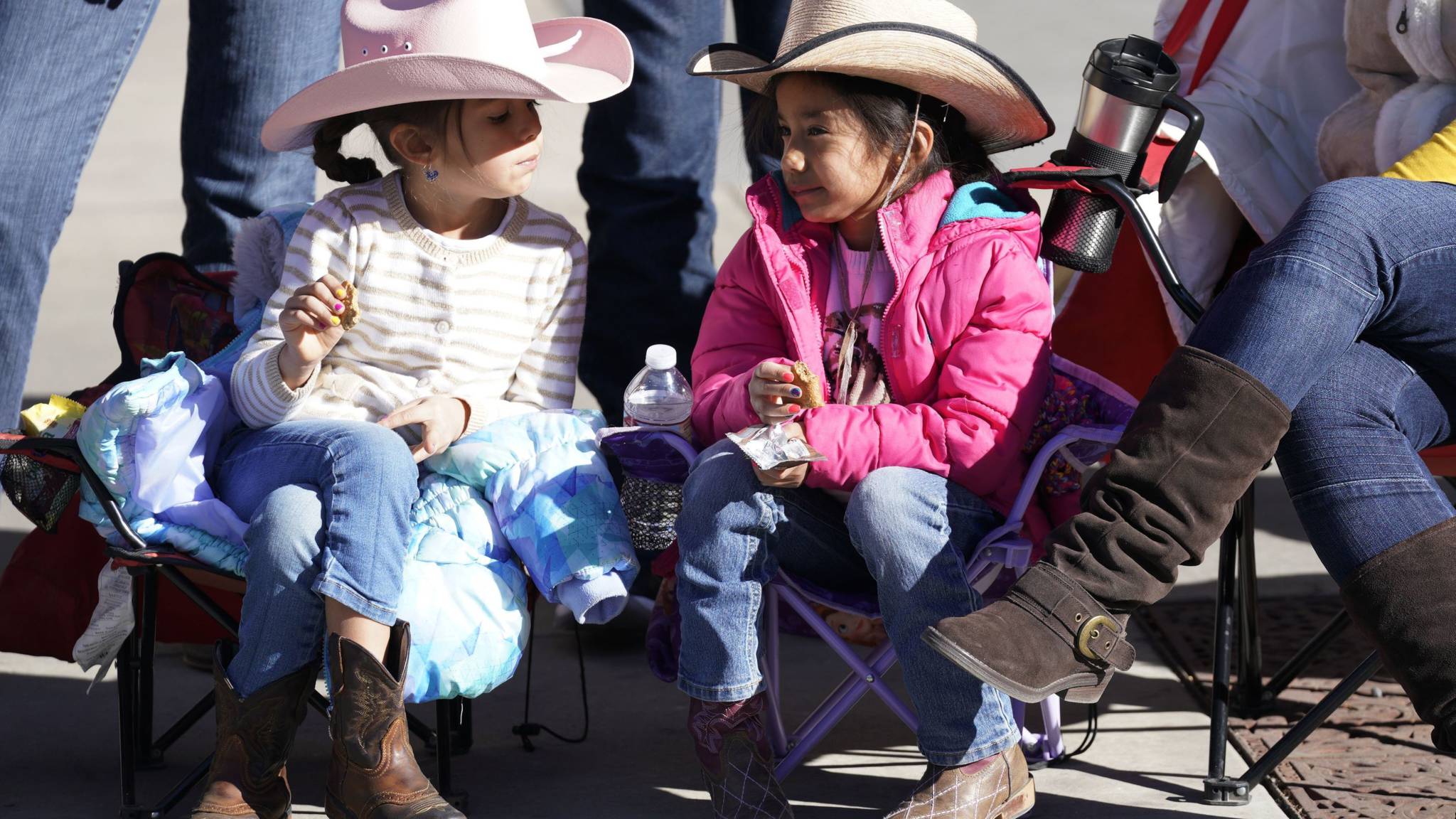 Ongebruikt Cowboy- en indianenfeest mag gewoon, zegt Openbaar Ministerie | NOS YS-74