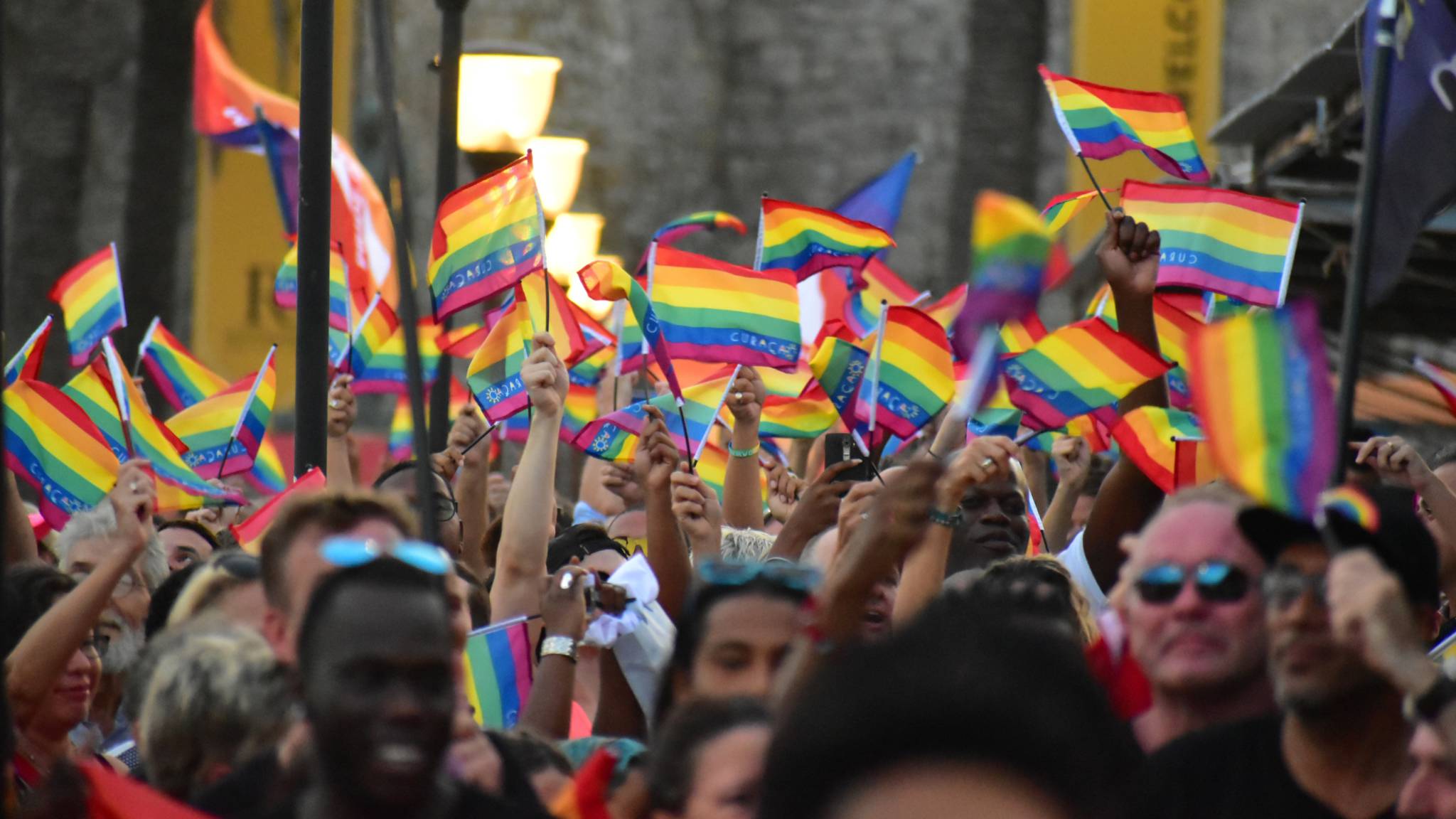 Gay Pride Curaçao eist homohuwelijk | NOS
