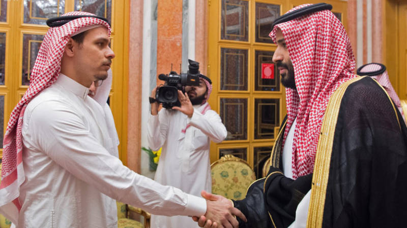 Afbeeldingsresultaat voor zoon Jamal Khashoggi bij kroonprins Bin Salman