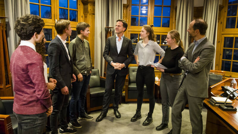 Dutch ministers Rutte, center, Wiebes, right, and pro-climate students. ANP photo