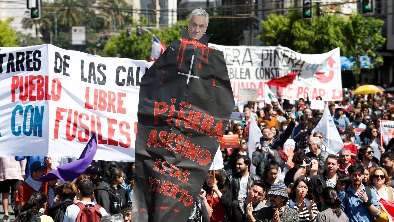 Chilean anti-government demonstrators, Reuters photo