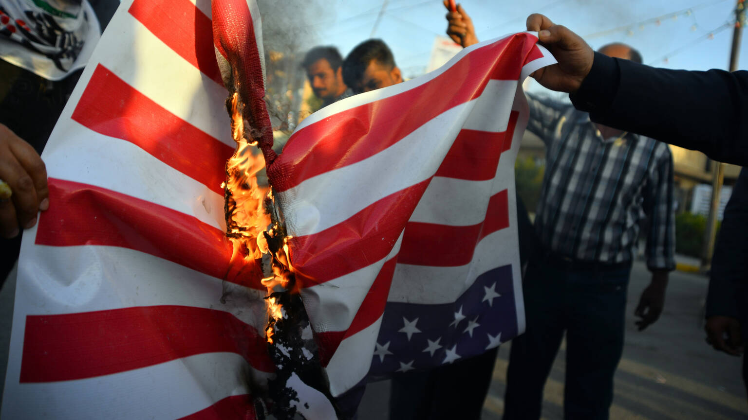 Iraqis protest against Trump's air raids, AFP photo