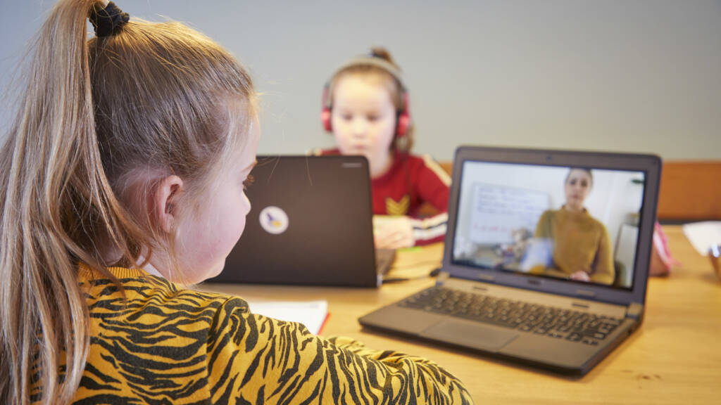 Ruim 16.000 laptops en tablets ingezet voor onderwijs op afstand